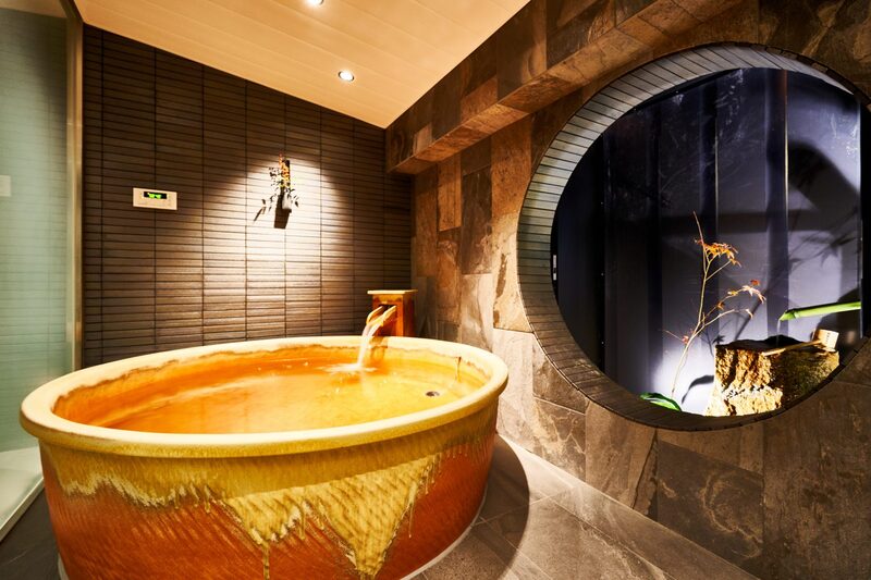 バスルーム全体を茶室に見立てた茶室の湯